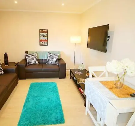 Sleeps 6 Air Con Wifi T689260